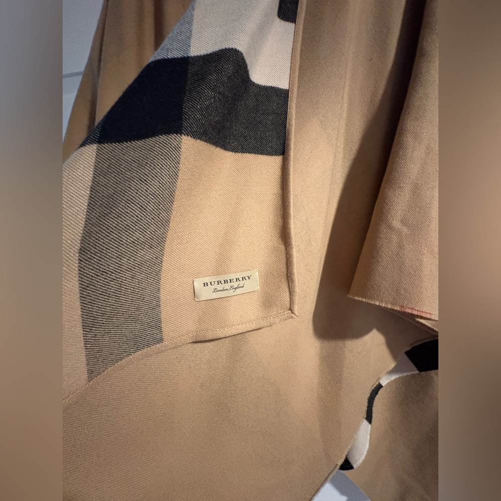NWT Burberry Reversible Charlotte Cape - Picture 9 of 12